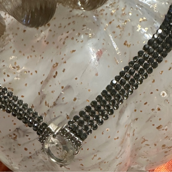 Elegant Swarovski Necklace with Crystal Accent - Picture 3 of 5